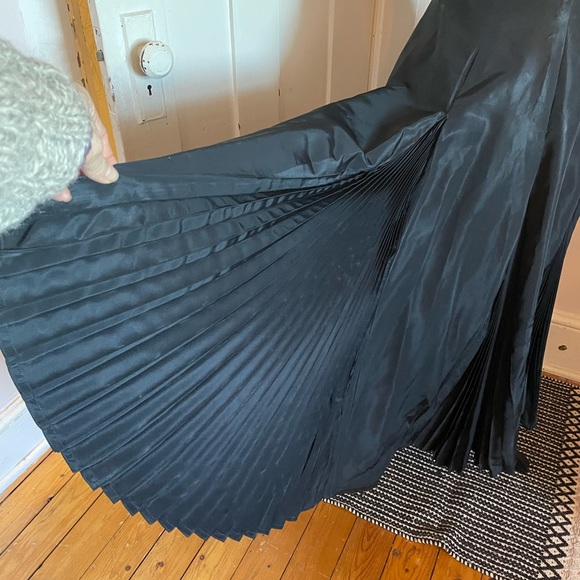 True 1950’s Vintage Jean Allen London dress, full circle skirt with pleats! - Picture 2 of 12